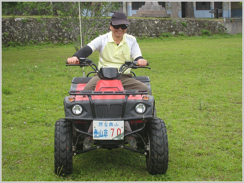 2014-03-27 09-04-55樂山飆登山車.JPG